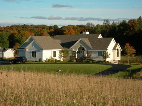 thumbnail picture of country home exterior (link)